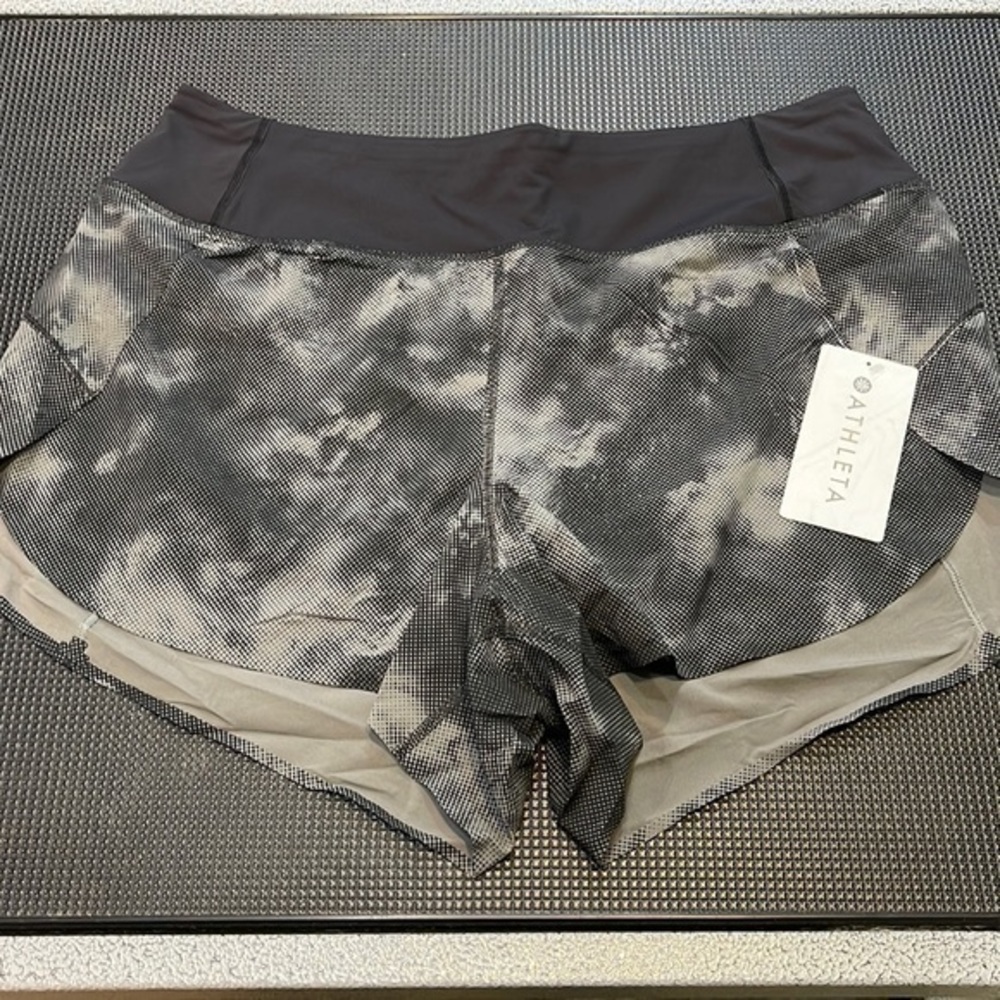 NWT Athleta Run With It Printed 3.5” Active Short 1X